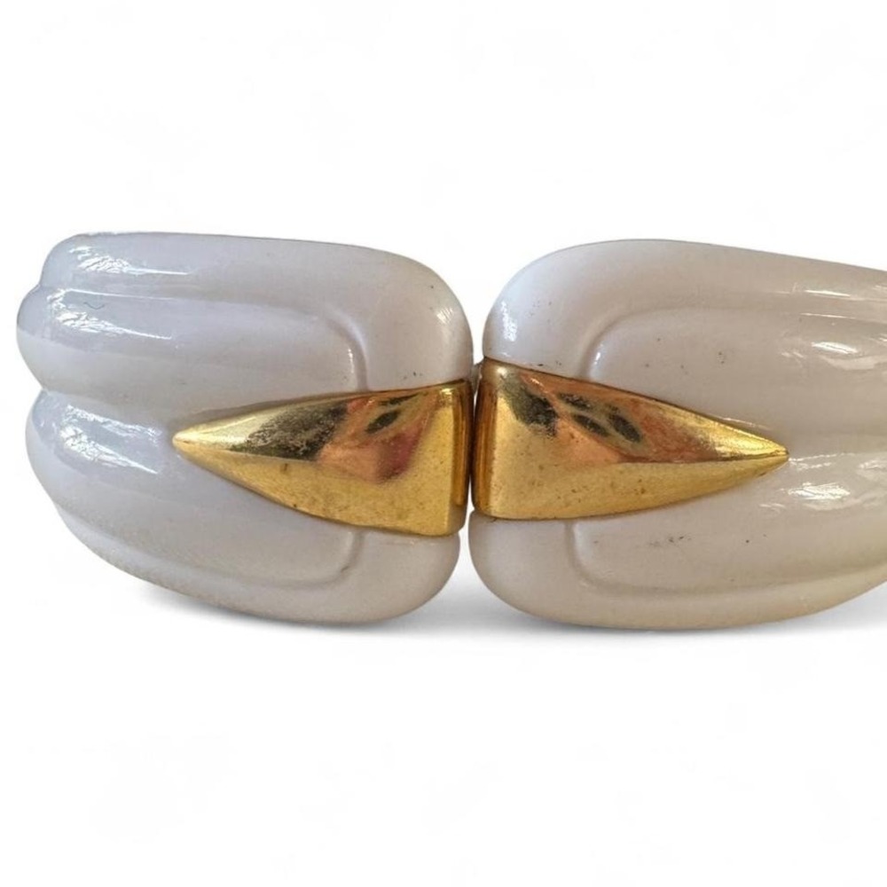 RETRO 60's WHITE & GOLD HINGED CLAMSHELL VINTAGE BANGLE - Picture 3 of 6